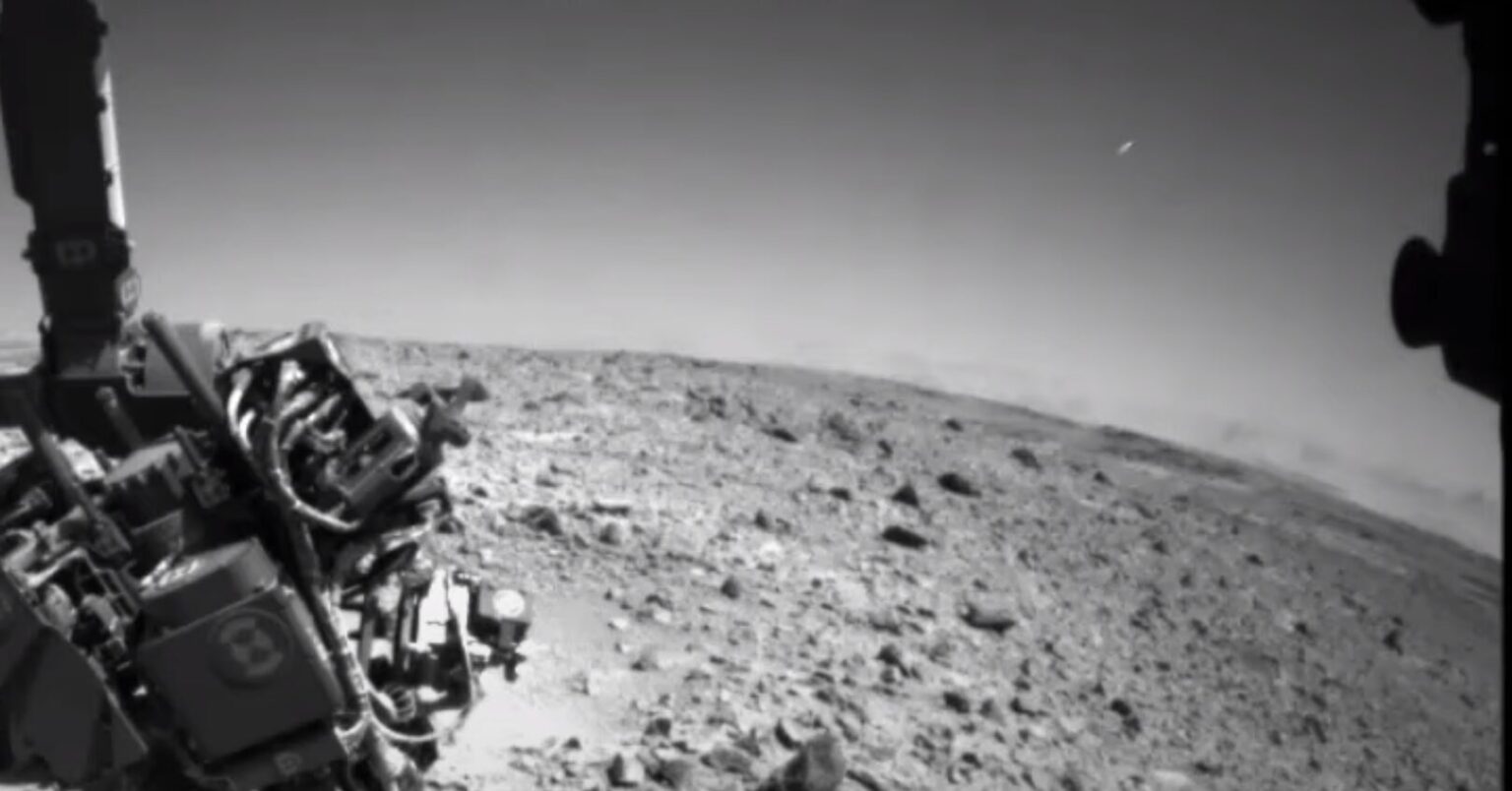 Bizarre UFO Spotted By Robot On Surface Of MARS