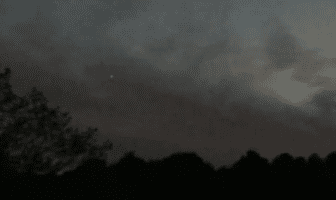 Flying Object Changes Directions over Jefferson City, Missouri