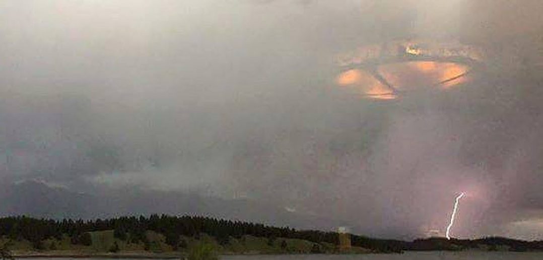 HOAX UFO / Mothership "Viral" Photograph Taken in Australia The