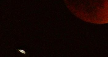 UFO Appears During September 27th, 2015 “Blood Moon”