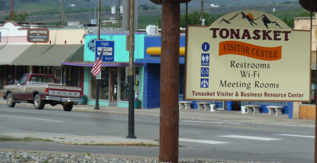 UFO Flying Down a Valley in Tonasket, Washington, circa 2012/2013