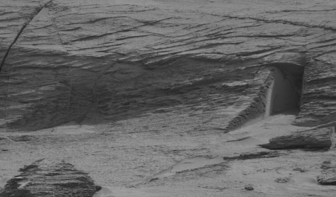 Doorway on Mars or Just An Illusion? Mysterious Mars Photo Intrigues Social Media